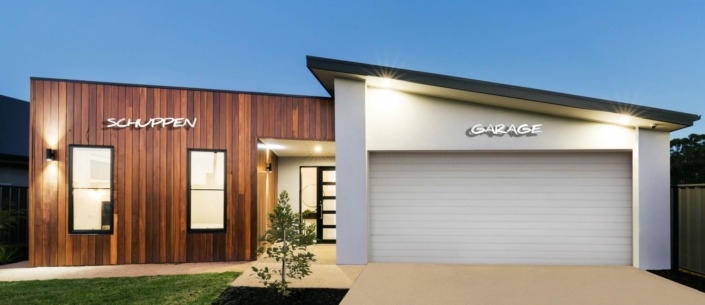 Dies ist ein Beispiel-Bild mit einem Namenschild für ein Haus | Schriftzug Aluminium weiß | je ca. 1,80 Meter lang